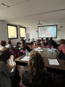 Cronaca di una mattinata di formazione a Milano: in aula con il Play “Cicely and David”.
